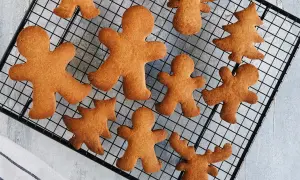 Pierniczki dla koni przepis: urocze ludziki, renifery i choinki na kratce. Idealne na zimowe dni.